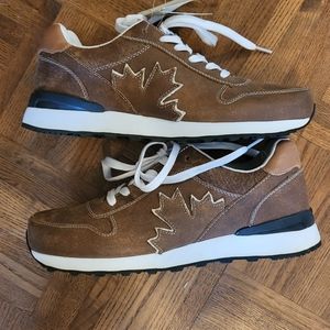 Roots leather Canadian Sneakers.